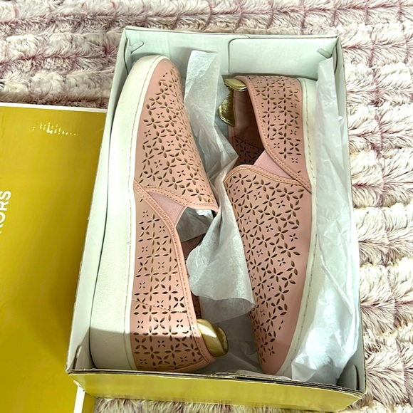 Michael Kors Smoky Rose Slip on with a pop of gold size 11 - Picture 1 of 8